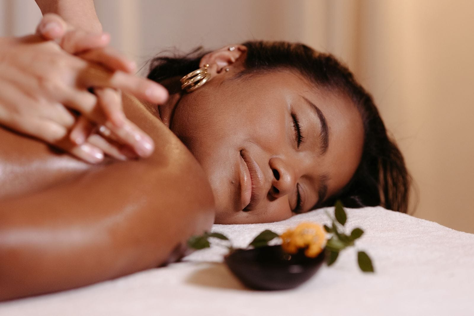 Shoulder and neck oil massage, similar to Abhyanga self-massage