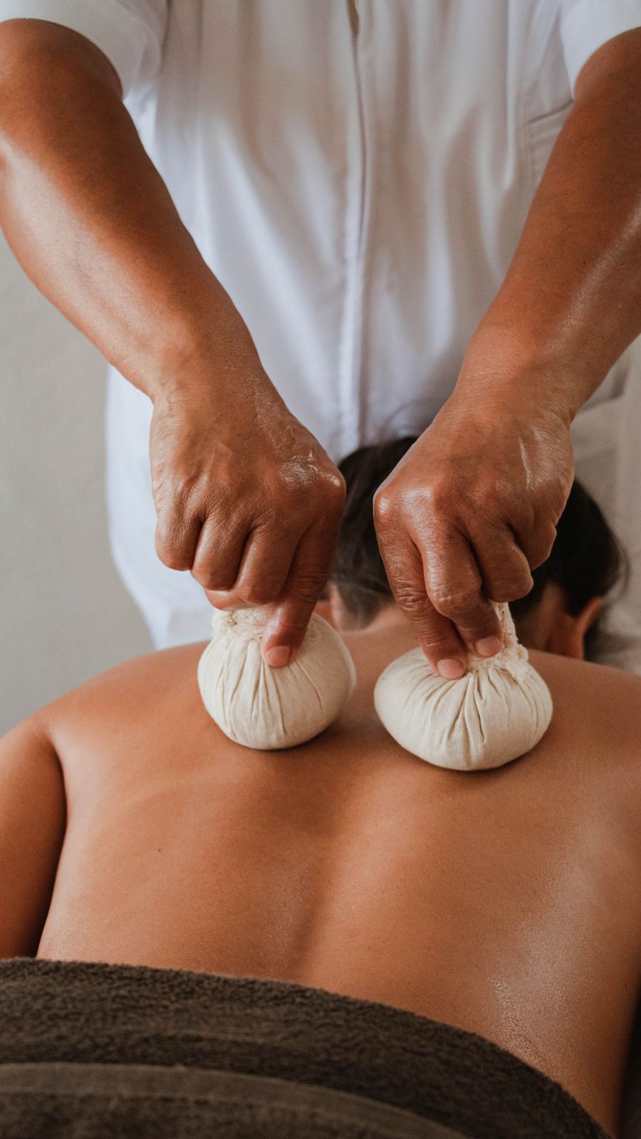 Joint & Bone Health Ayurvedic therapy for Neck & Back Pain at a Kerala wellness centre